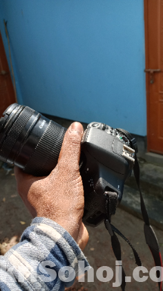 Canon 750D DSLR with 18-135mm Master Lens